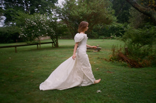 Maya Hawke feet photo thumbnail