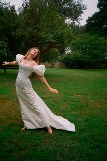 Maya Hawke feet photo thumbnail