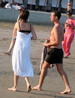 Maya Hawke feet photo thumbnail