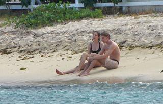Maya Hawke feet photo thumbnail