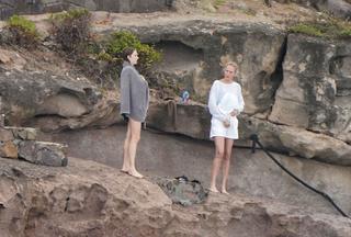 Maya Hawke feet photo thumbnail