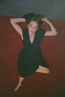 Maya Hawke feet photo thumbnail