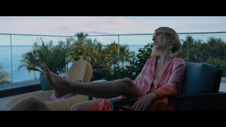 Maya Hawke feet photo thumbnail