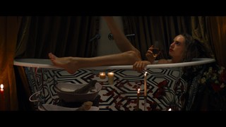 Maya Hawke feet photo thumbnail