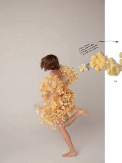 Maya Hawke feet photo thumbnail