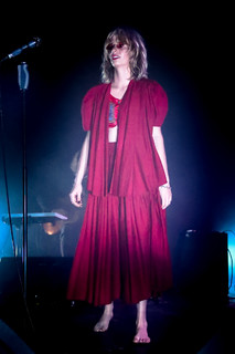 Maya Hawke feet photo thumbnail