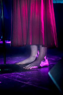 Maya Hawke feet photo thumbnail