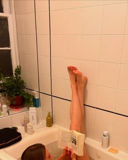 Maya Hawke feet photo 3