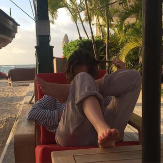 Maya Hawke feet photo 4
