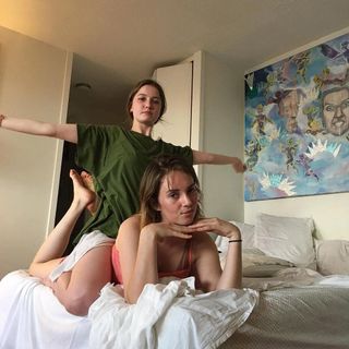 Maya Hawke feet photo 3