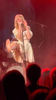 Maya Hawke feet photo 2