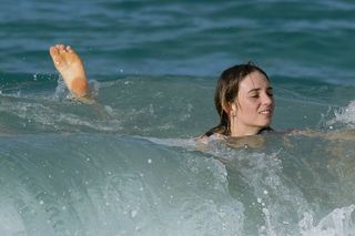 Maya Hawke feet photo 16