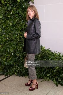 Maya Hawke feet photo 7