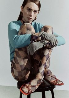 Maya Hawke feet photo 3