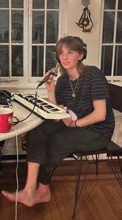 Maya Hawke feet photo 2