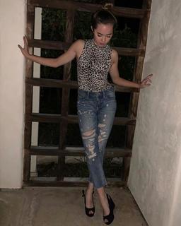 Maya Higa feet photo thumbnail