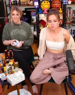Maya Higa feet photo thumbnail