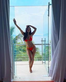 Maya Jama feet photo thumbnail