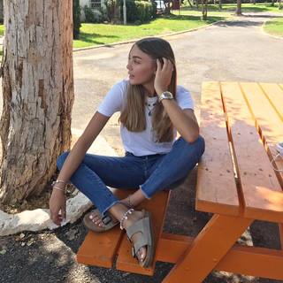 Maya Key feet photo 12