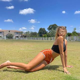 Maya Key feet photo 9