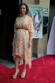 Maya Rudolph feet photo thumbnail