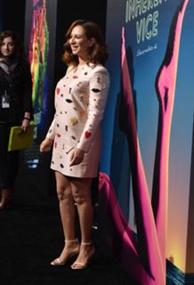 Maya Rudolph feet photo thumbnail