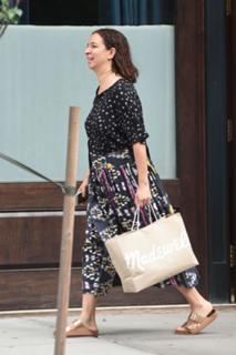 Maya Rudolph feet photo thumbnail