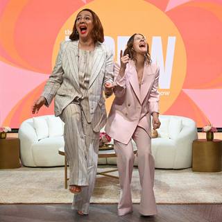 Maya Rudolph feet photo thumbnail