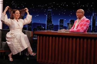 Maya Rudolph feet photo thumbnail