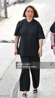 Maya Rudolph feet photo thumbnail