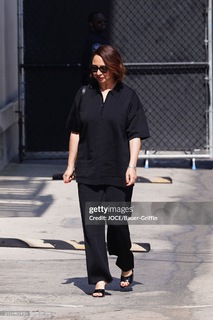 Maya Rudolph feet photo thumbnail