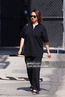 Maya Rudolph feet photo thumbnail