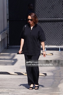 Maya Rudolph feet photo thumbnail