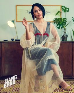 Maya Zapata feet photo 1