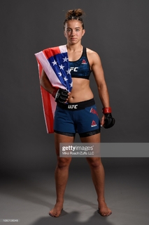 Maycee Barber feet photo thumbnail