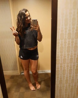 Maycee Barber feet photo thumbnail