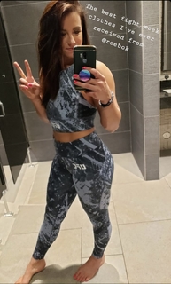 Maycee Barber feet photo thumbnail