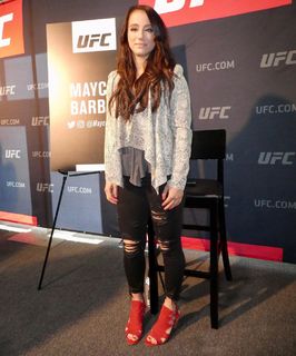 Maycee Barber feet photo thumbnail