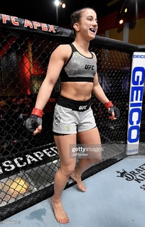 Maycee Barber feet photo thumbnail