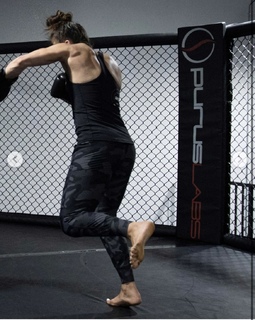 Maycee Barber feet photo thumbnail