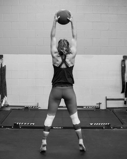 Maycee Barber feet photo thumbnail