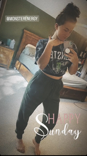 Maycee Barber feet photo thumbnail