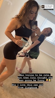 Maycee Barber feet photo thumbnail