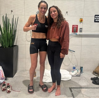 Maycee Barber feet photo thumbnail