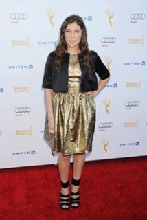 Mayim Bialik feet photo thumbnail