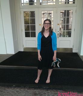 Mayim Bialik feet photo thumbnail