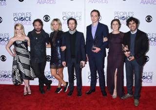 Mayim Bialik feet photo thumbnail