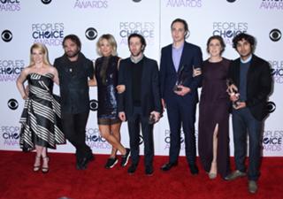 Mayim Bialik feet photo thumbnail