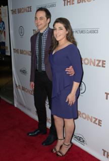 Mayim Bialik feet photo thumbnail