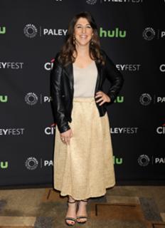 Mayim Bialik feet photo thumbnail